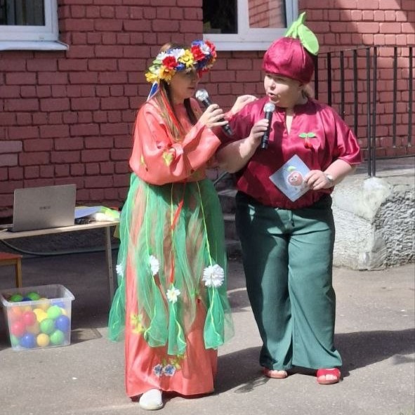 Под зонтиком хорошего настроения: в детском саду № 12 прошел праздник встречи лета