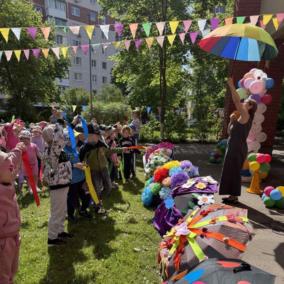 Под зонтиком хорошего настроения: в детском саду № 12 прошел праздник встречи лета