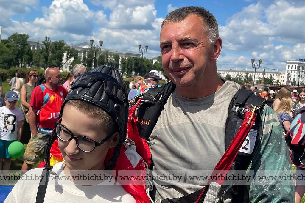 В Витебске прошел финал открытого чемпионата по парашютному спорту