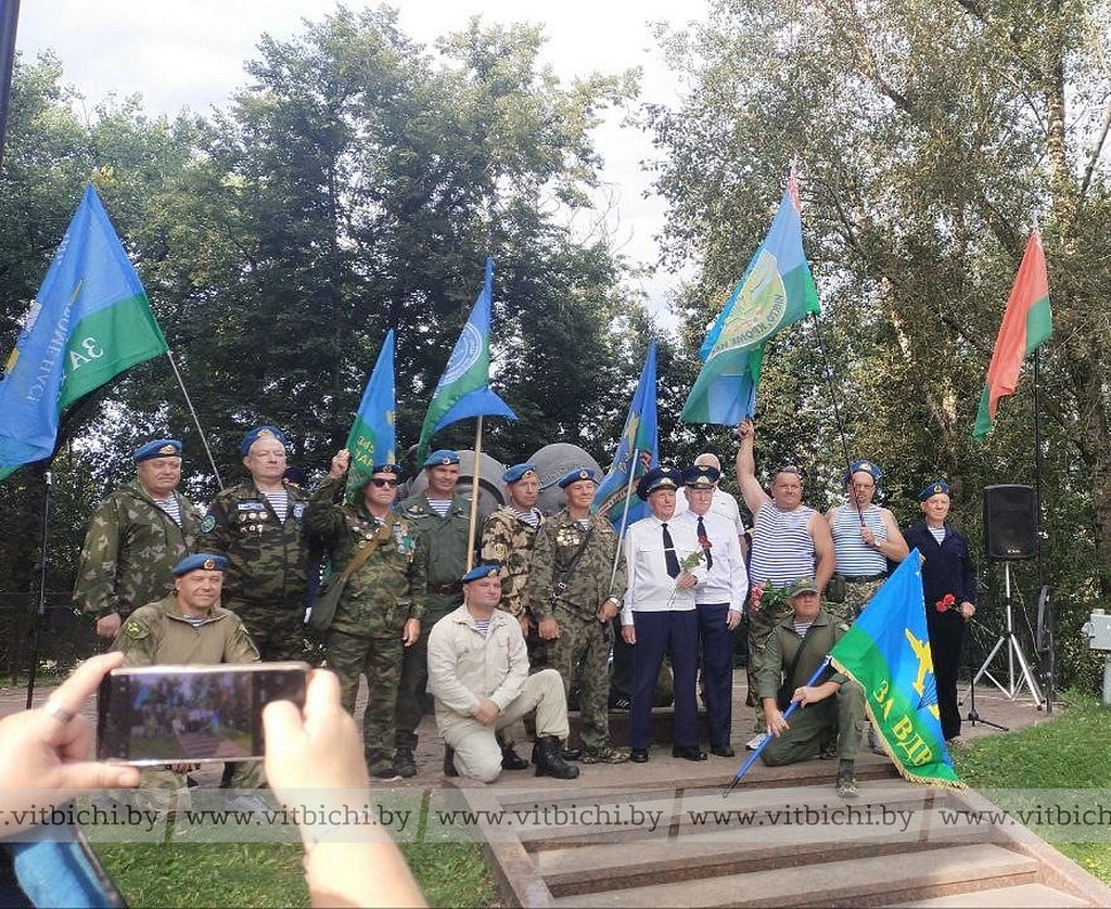 В Витебске прошел митинг, посвященный Дню десантников и сил специальных операций Вооруженных сил Беларуси
