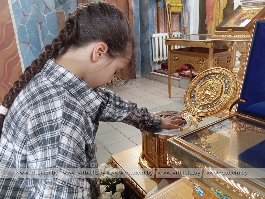 частица Покрова (Плата) Пресвятой Богородицы и частица мощей святой блаженной Матроны Московской