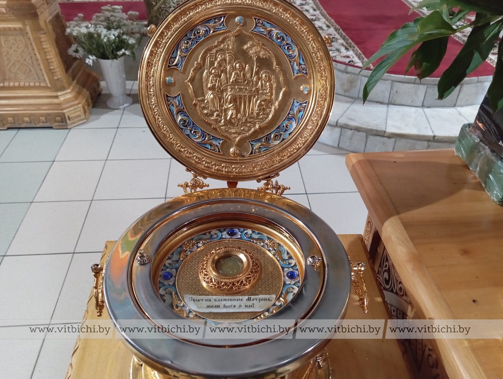 частица Покрова (Плата) Пресвятой Богородицы и частица мощей святой блаженной Матроны Московской