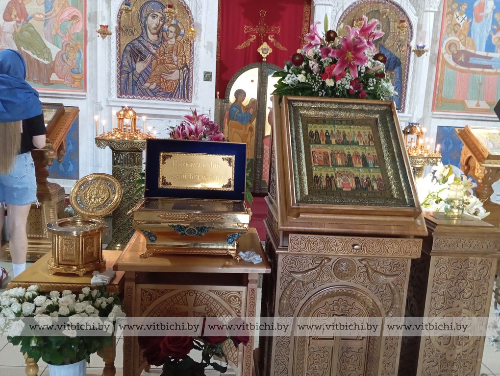 частица Покрова (Плата) Пресвятой Богородицы и частица мощей святой блаженной Матроны Московской