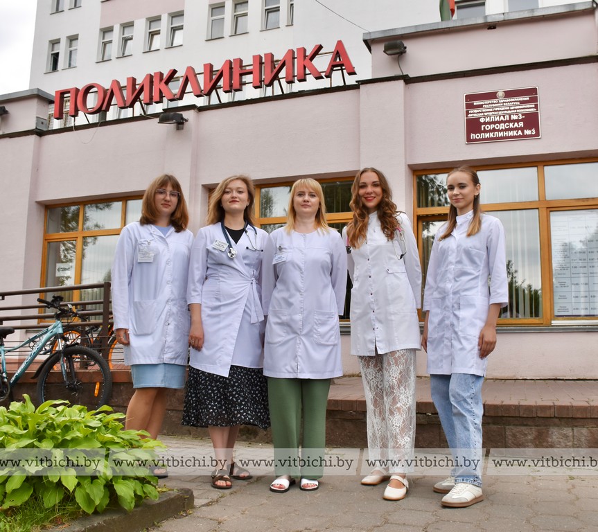 молодые врачи и медсёстры 