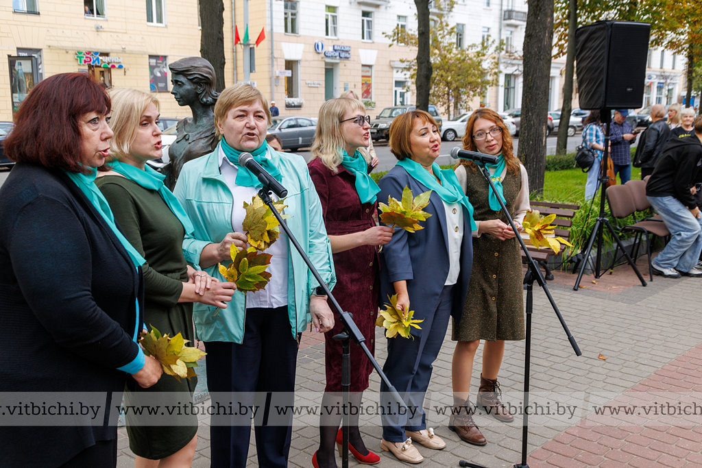 «Как здорово, что все мы здесь сегодня собрались»: в сквере имени Кирова в Витебске звучали песни советской эпохи