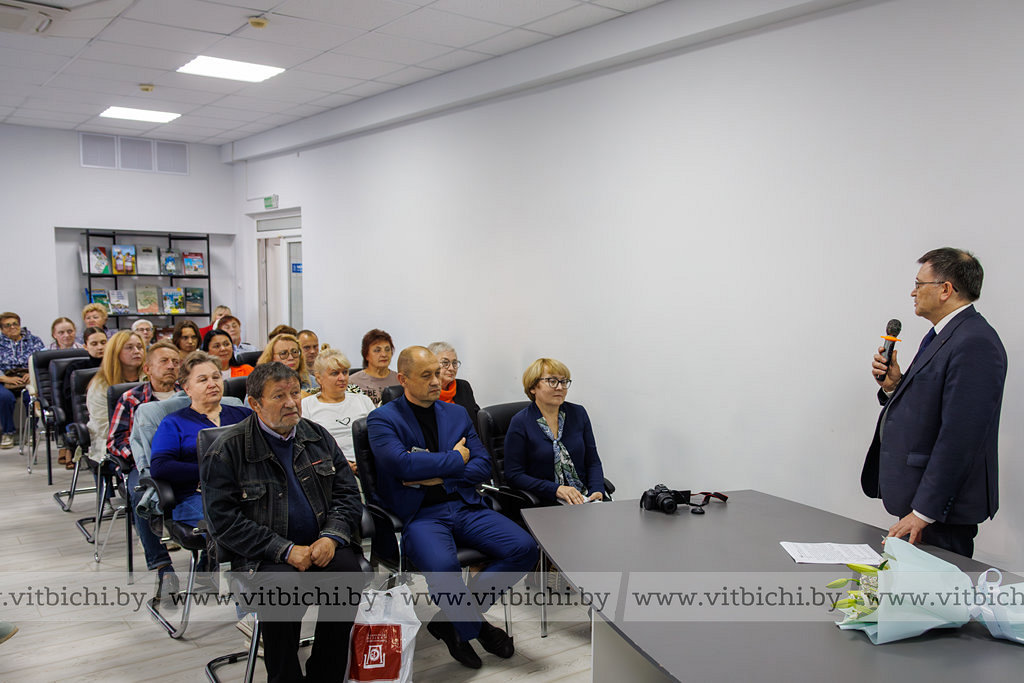 В Витебской областной библиотеке прошла «Краеведческая встреча» с историком Валерием Шишановым