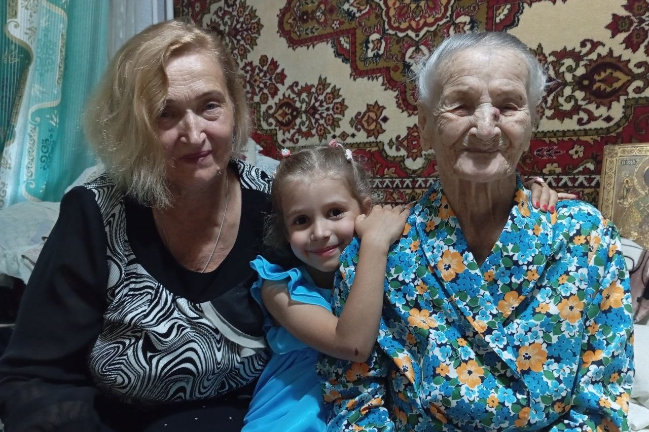 В Октябрьском районе Витебска поздравили Елизавету Мельникову со 100-летием