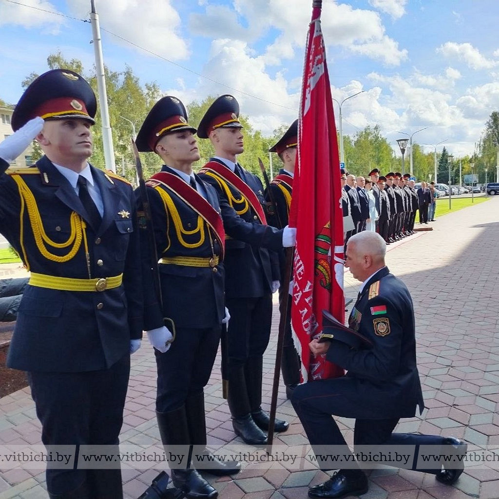 Бывший начальник УВД Максим Суббота попрощался со знаменем управления внутренних дел Витебского облисполкома