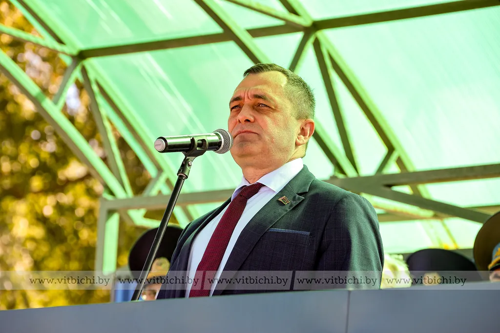 Председатель облисполкома Александр Субботин поздравил десантников