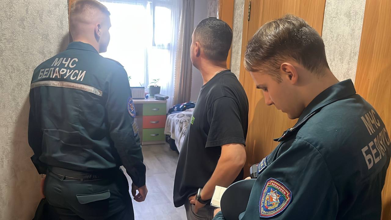 спасатели посетили общежитие сотрудники МЧС