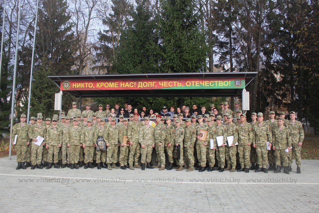 В Витебске торжественно проводили в запас военнослужащих войсковой части 5524 увольнение в запас