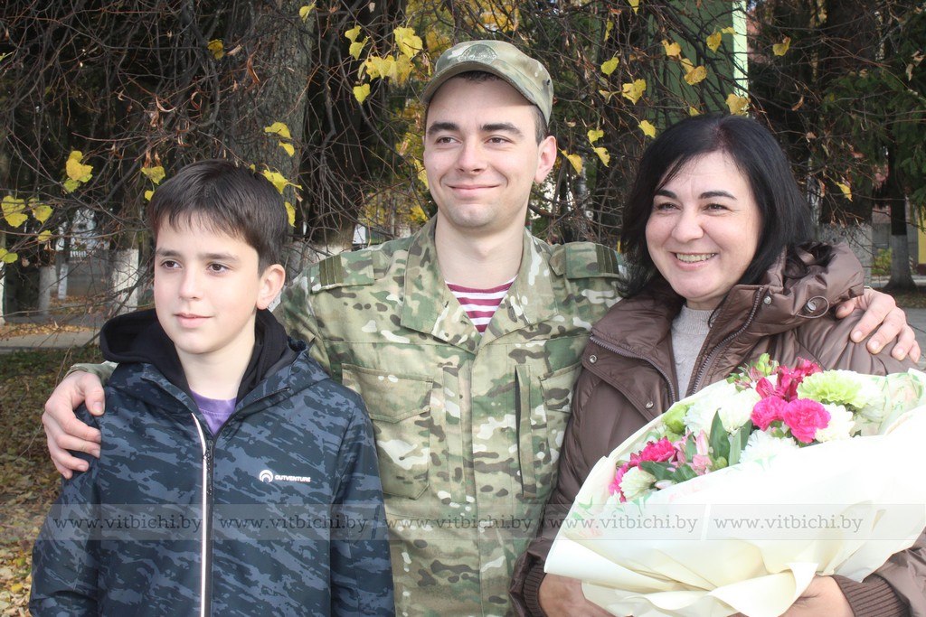В Витебске торжественно проводили в запас военнослужащих войсковой части 5524 енукидзе