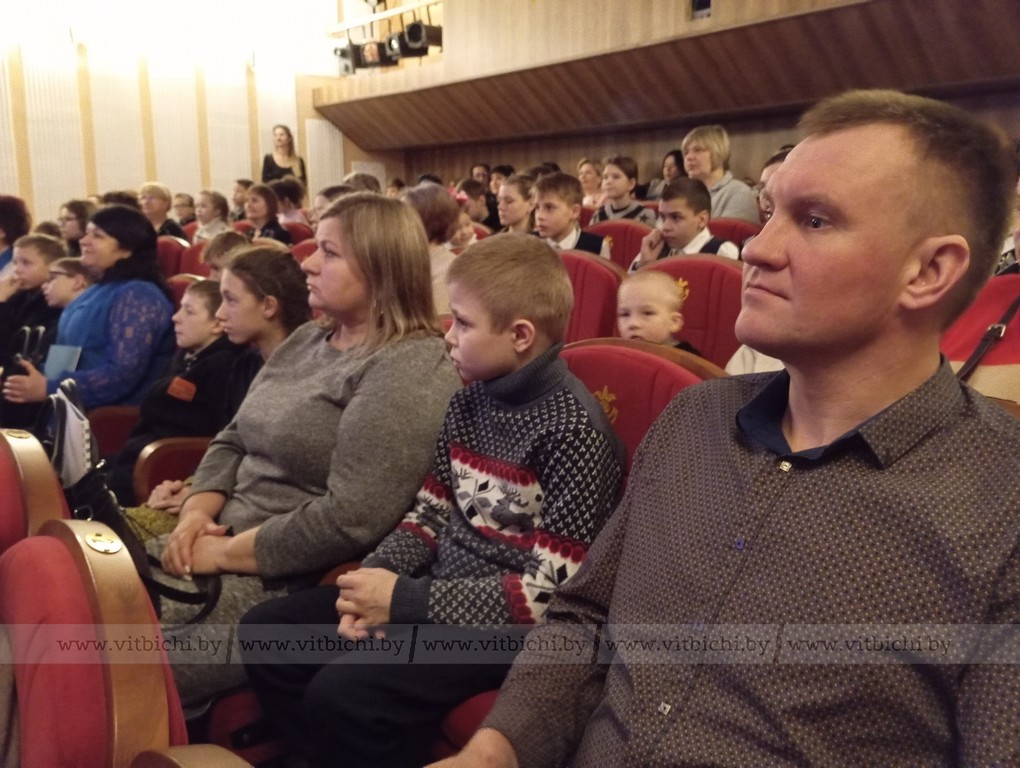 клуб приёмных семей «Под родительским крылом» зрители