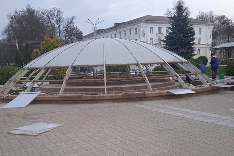 В Витебске готовят к зиме городские фонтаны
