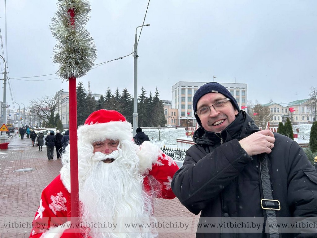 Шелковый узелок из Китая, поздравления на арабском и плюшевый дракон ...