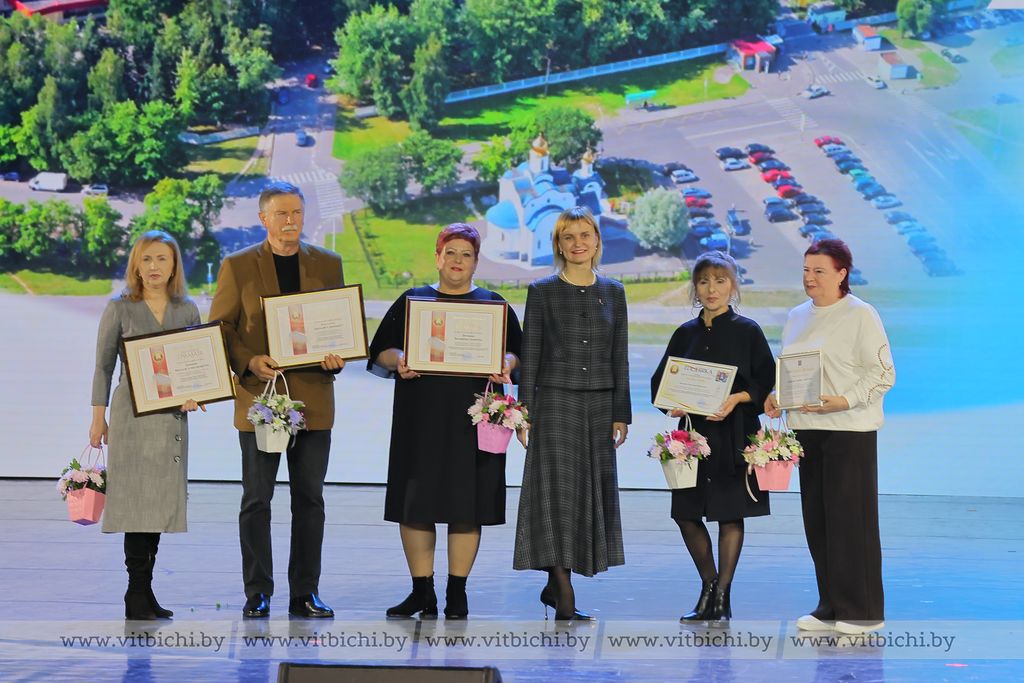 Слова благодарности ветеранам медицинской отрасли за самоотверженный труд, милосердие и самоотдачу выразила председатель городского Совета депутатов Ольга Иванова.