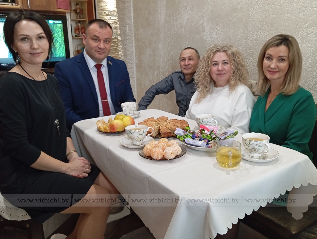 В Витебске поздравили с Новым годом многодетную семью поздравление