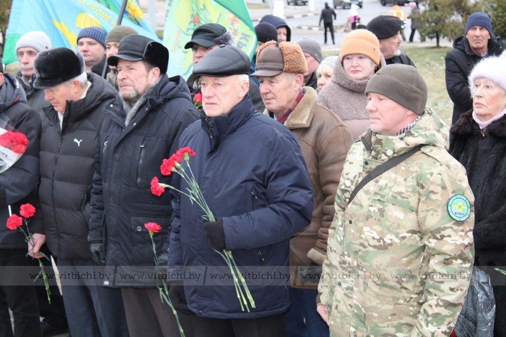 возложение цветов