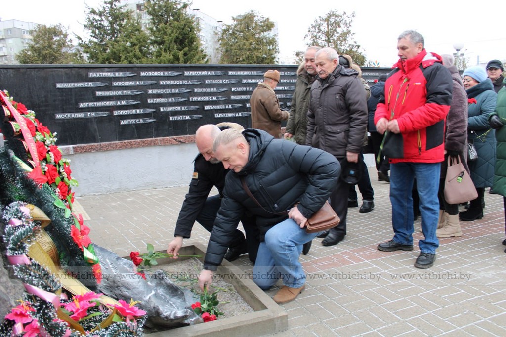 возложение цветов