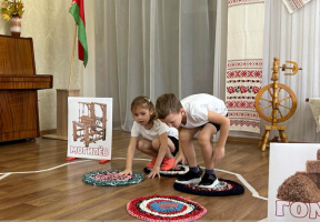 Знакомство с культурой Беларуси – через игру. Посмотрели, как дошкольников знакомят с народными традициями