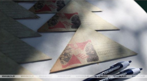 Символ войны. "Белпочта" пояснила, почему фронтовые письма отсылались в форме треугольника