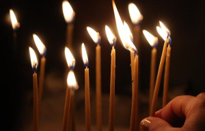 Православные верующие празднуют Воздвижение Креста Господня