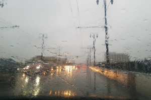 ГАИ призывает всех участников дорожного движения быть максимально осторожными из-за неблагоприятных погодных условий