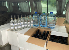 Жителя Полоцка, который перевозил из-за границы 320 литров спирта и 200 литров водки, задержали с поличным