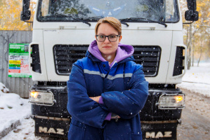Женщина за рулем. 24-летняя витебчанка легко справляется с 20-тонным МАЗом