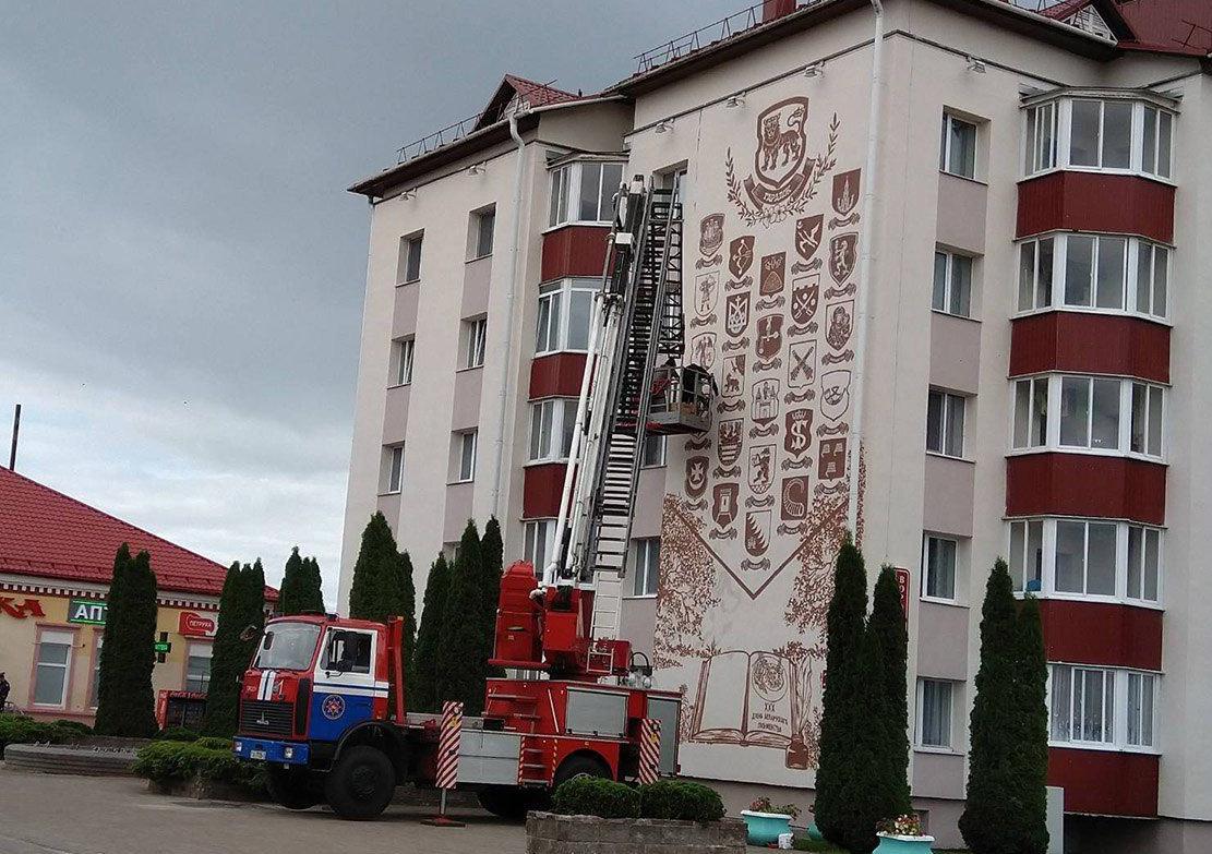 В Городке завершают мурал, посвященный Дню белорусской письменности
