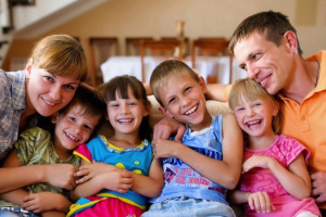 Минтруда подвело итоги 2025 года: значительный рост доходов и низкая безработица 