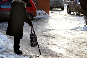 Правила безопасности в гололед: как действовать водителям и пешеходам