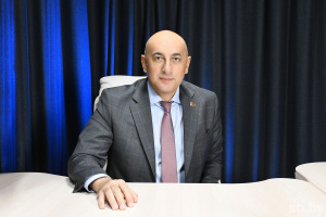 Марат Марков рассказал о борьбе с фейками в TikTok и в Threads