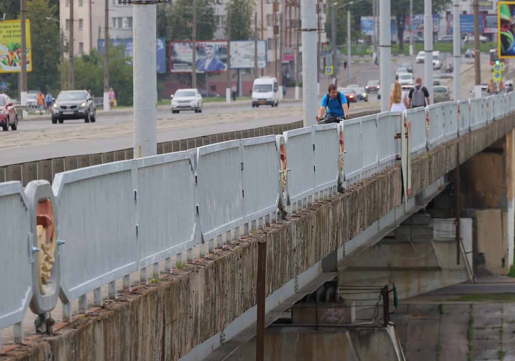 «Гордормост» завершает реконструкцию ограждений на мосту Блохина