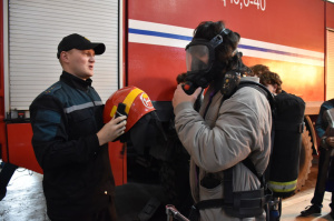 В рамках проекта «Профмаршрут» школьники побывали в дымокамере и заглянули в работу витебских спасателей