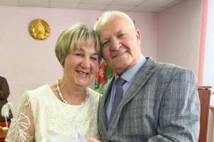 Рушники, каравай и обрядовые песни: как витебчан поздравили с золотой свадьбой