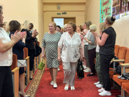 В гимназии № 7 имени П. Е. Кондратенко чествовали ветеранов педагогического труда Первомайского района 