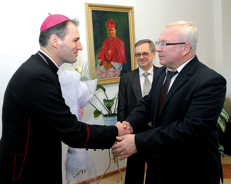 Владимир Терентьев поздравил бискупа Витебского Олега Буткевича с Пасхой