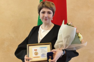 Заведующий Кировским детским садом Витебского района Татьяна Савченко удостоена нагрудного знака «Отличник образования»