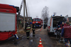 В Полоцке работники МЧС спасли мужчину из горящего нежилого дома