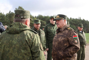 Лукашенко знакомится с организацией узла сопротивления укрепрайона в Брестской области