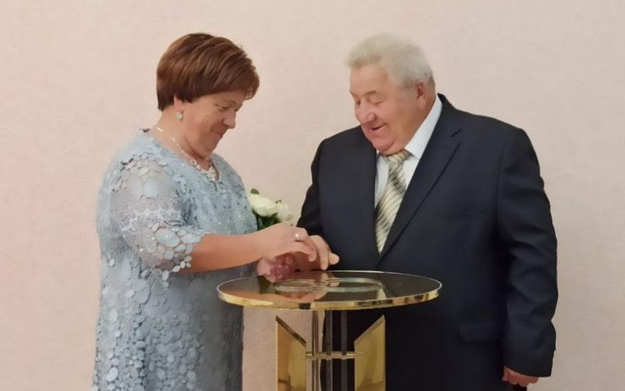 В отделе загса Витебского горисполкома поздравили с Золотым юбилеем семейной жизни супругов Дворко 