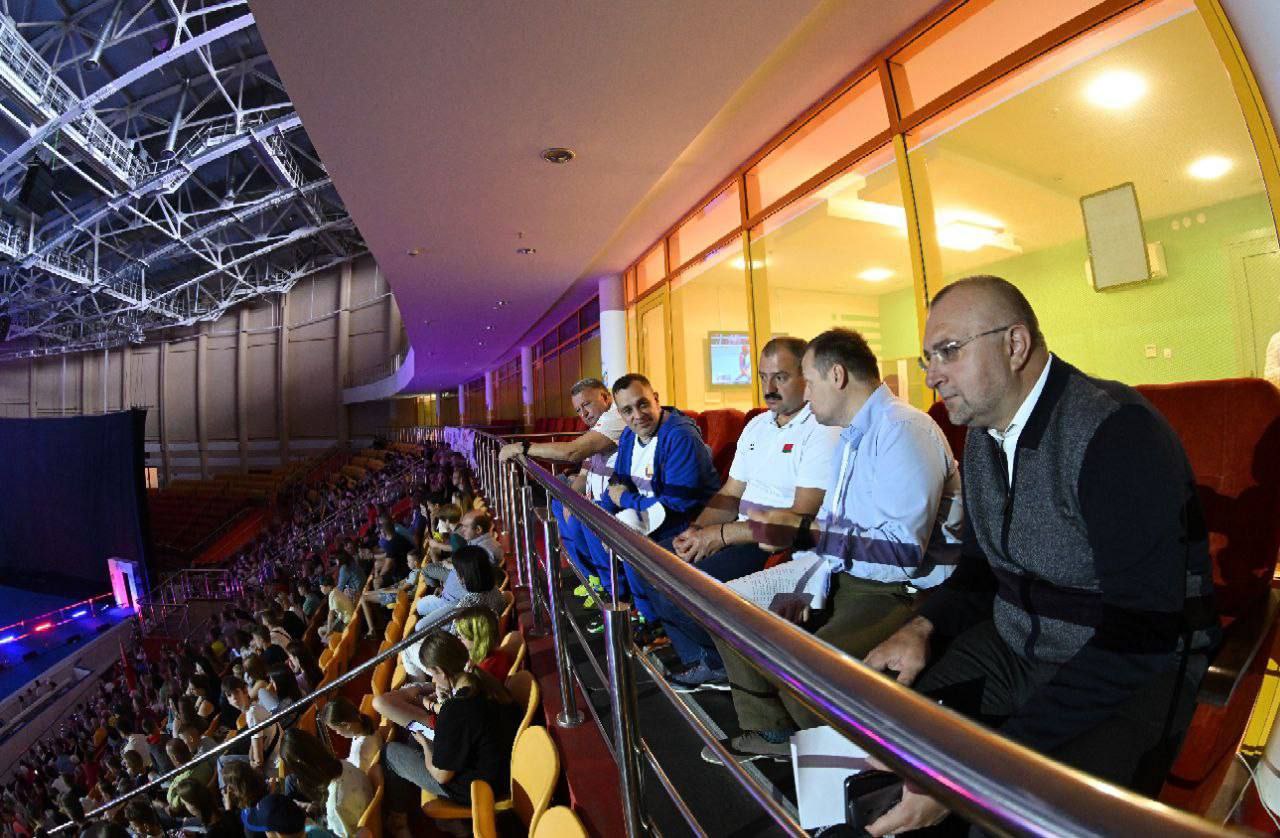 За полуфинальными боями по боксу  в Орше наблюдает сегодня Президент НОК Беларуси Виктор Лукашенко 