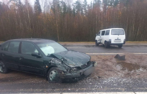 В Полоцком районе столкнулось два автомобиля: водителя госпитализировали
