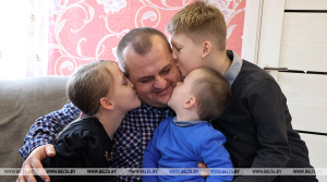 Лукашенко: День отца подчеркивает особую роль мужчин в укреплении традиционной белорусской семьи