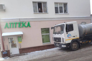 В Витебске на улице Ленина произошел прорыв водопроводной трубы посреди проезжей части