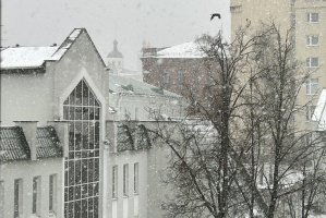 Сегодня в Витебске сильный снег. Витебскоблгидромет предупреждает об оранжевом уровне опасности