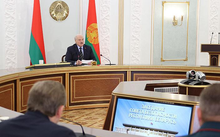 Лукашенко назвал необоснованными и глупыми требования о выводе ЧВК "Вагнер" из Беларуси