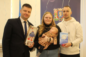 Почетные звания «Дитя мира» получили пять малышей Первомайского района