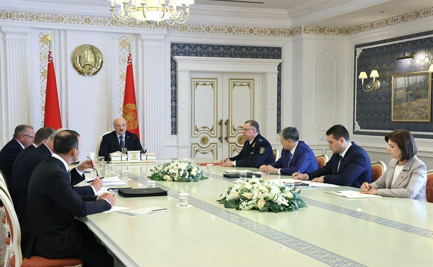 Лукашенко собрал совещание о готовности системы образования к новому учебному году